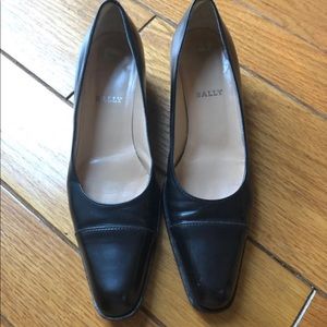 bally black leather pumps size 6